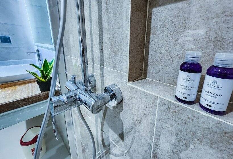 پانسیون Sunny Canopy