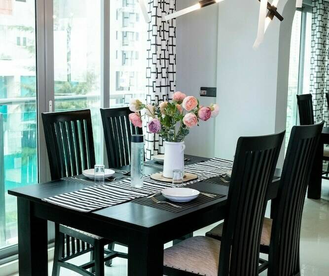 پانسیون Sunny Canopy