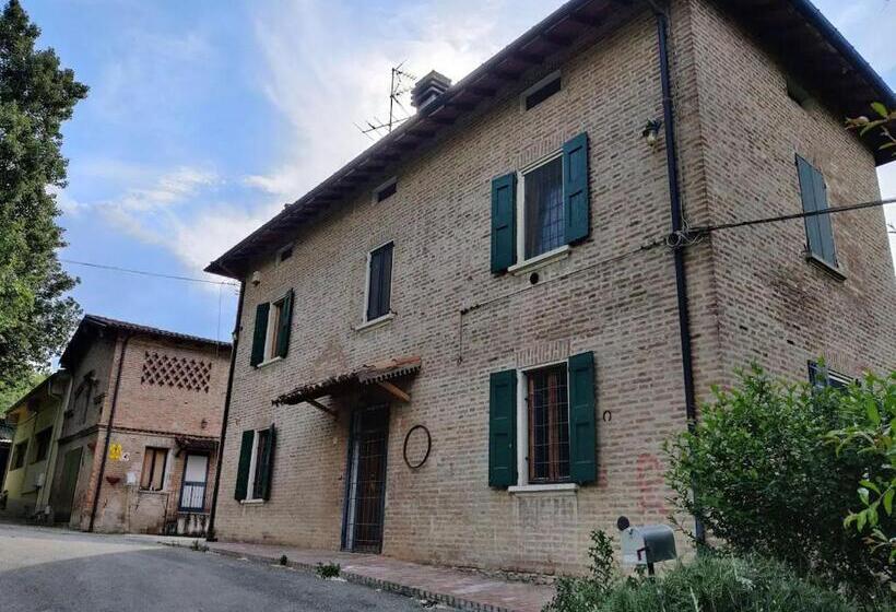 בית מלון כפרי Montebudello