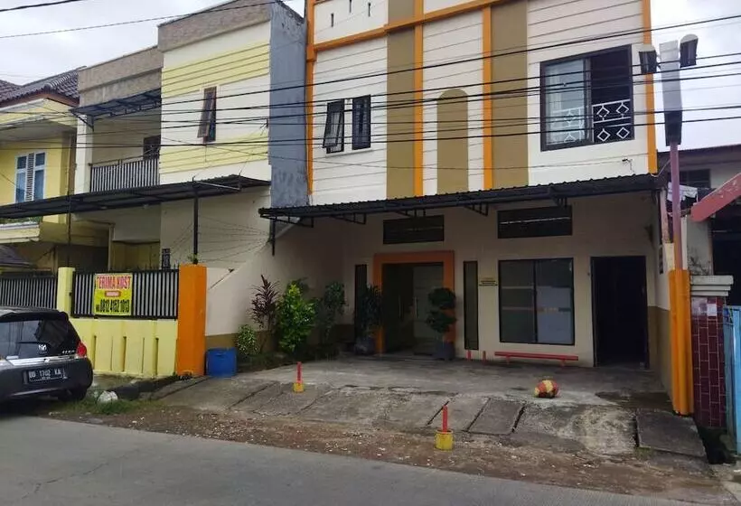 ホテル Spot On 92231 Penginapan Tanjung Alang Syariah