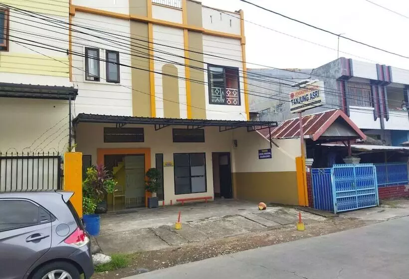ホテル Spot On 92231 Penginapan Tanjung Alang Syariah