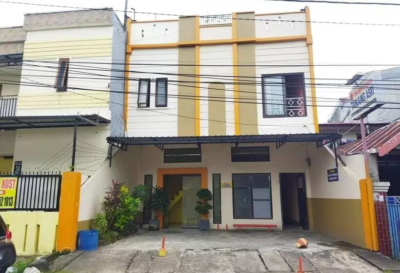 ホテル Spot On 92231 Penginapan Tanjung Alang Syariah