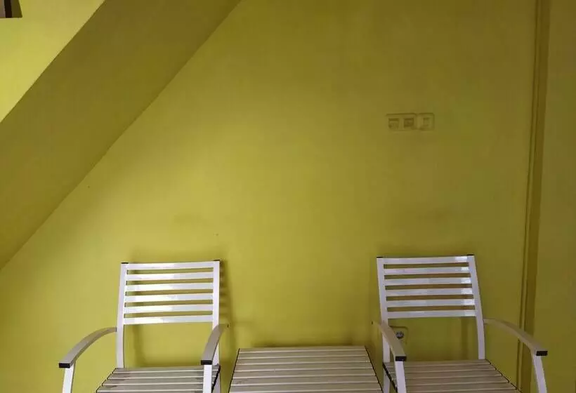 ホテル Spot On 92231 Penginapan Tanjung Alang Syariah