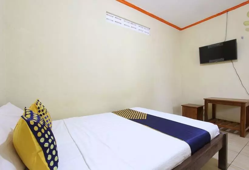 ホテル Spot On 92231 Penginapan Tanjung Alang Syariah