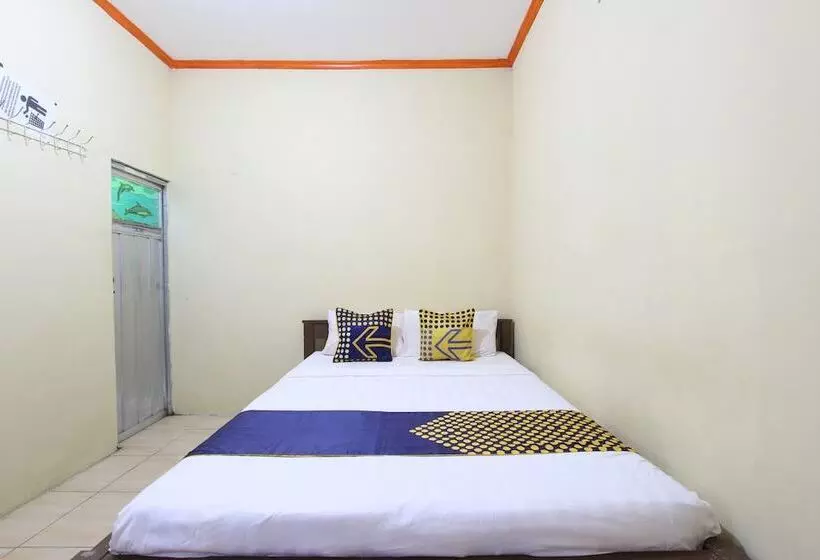 ホテル Spot On 92231 Penginapan Tanjung Alang Syariah