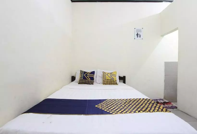 ホテル Spot On 92231 Penginapan Tanjung Alang Syariah