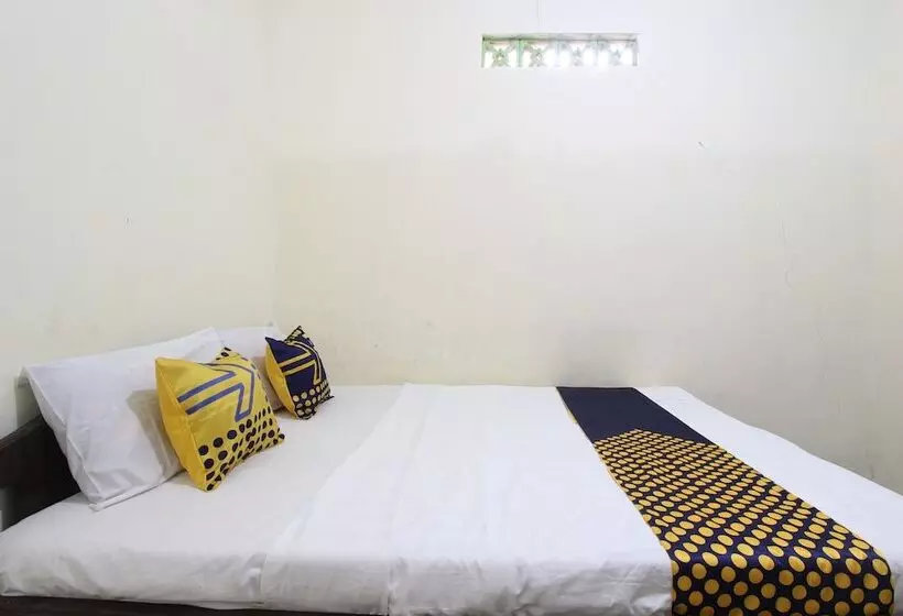 ホテル Spot On 92231 Penginapan Tanjung Alang Syariah
