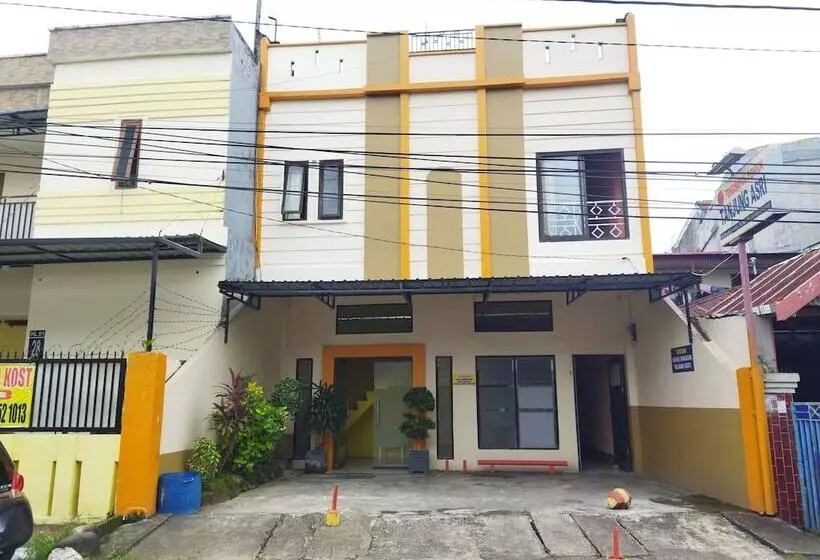 ホテル Spot On 92231 Penginapan Tanjung Alang Syariah