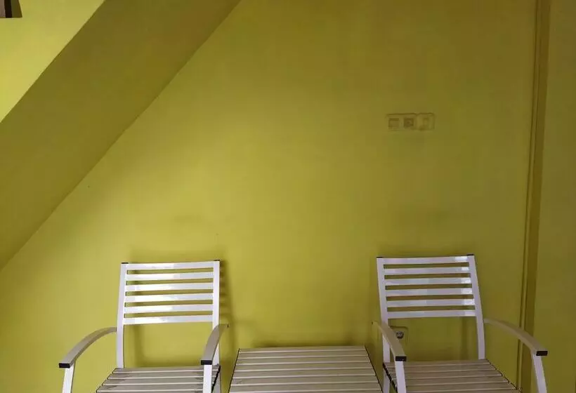 ホテル Spot On 92231 Penginapan Tanjung Alang Syariah