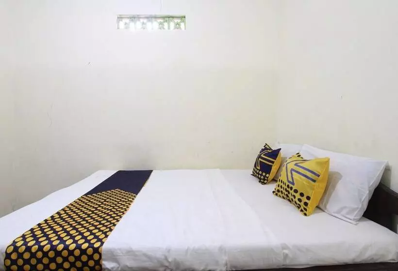 ホテル Spot On 92231 Penginapan Tanjung Alang Syariah