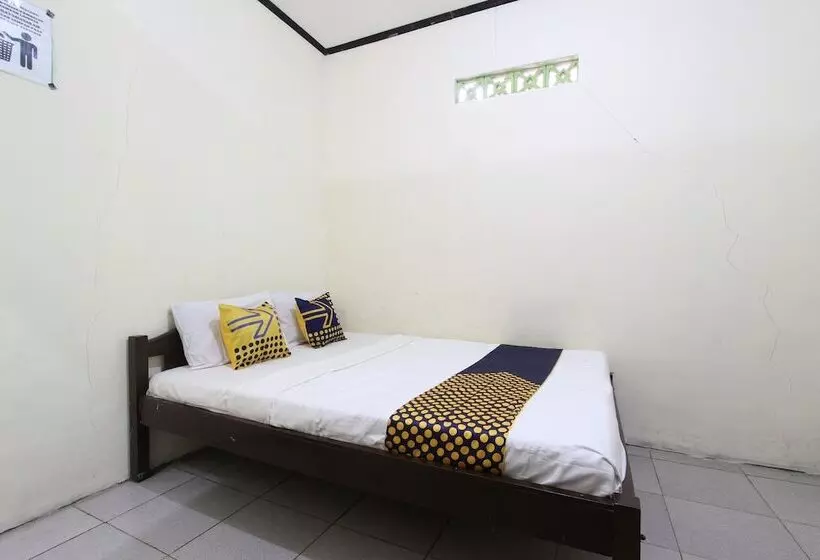ホテル Spot On 92231 Penginapan Tanjung Alang Syariah