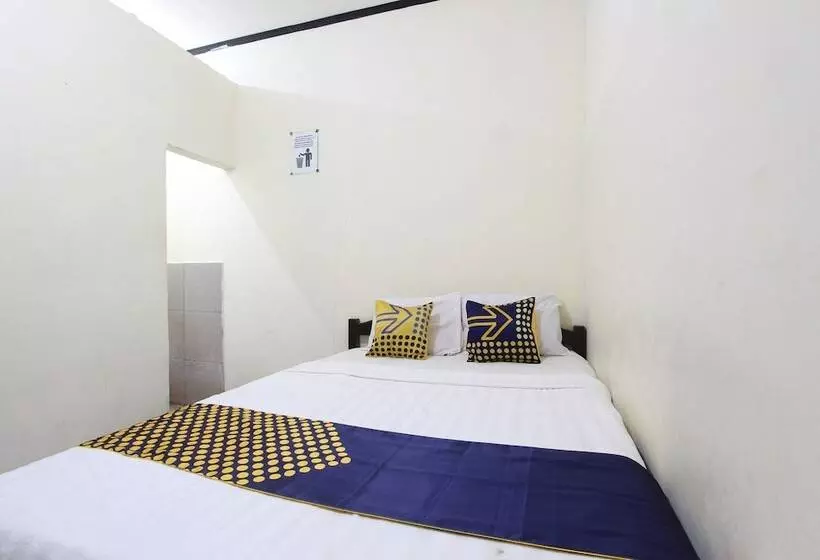 ホテル Spot On 92231 Penginapan Tanjung Alang Syariah