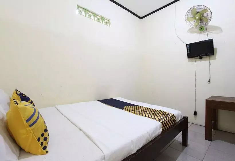 ホテル Spot On 92231 Penginapan Tanjung Alang Syariah