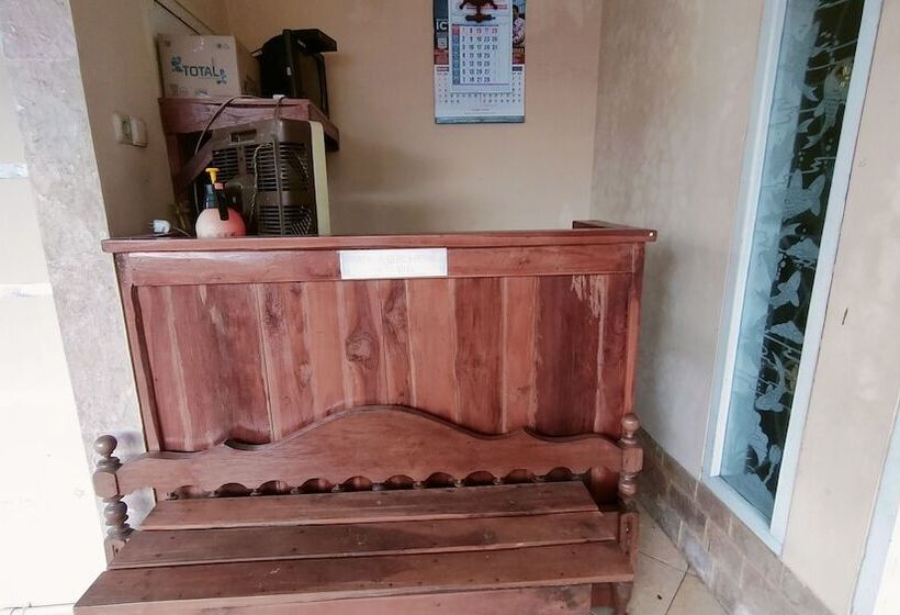 Hotel Spot On 92231 Penginapan Tanjung Alang Syariah