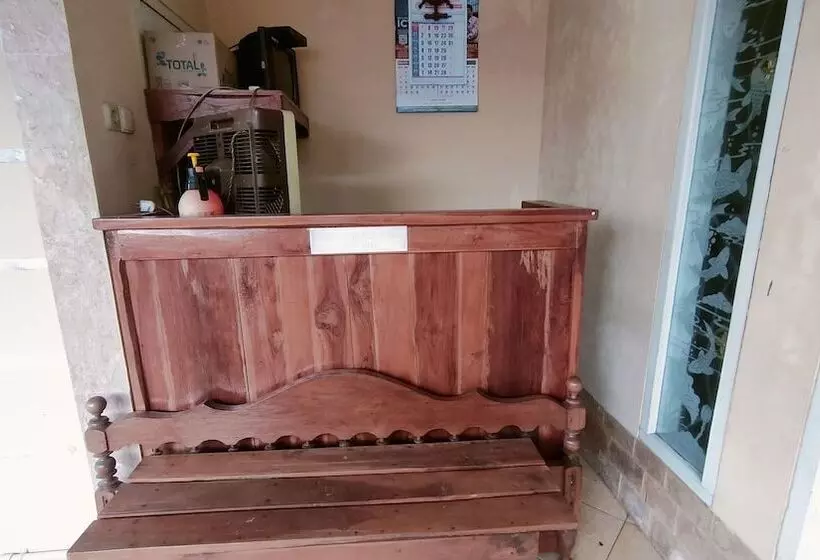 ホテル Spot On 92231 Penginapan Tanjung Alang Syariah