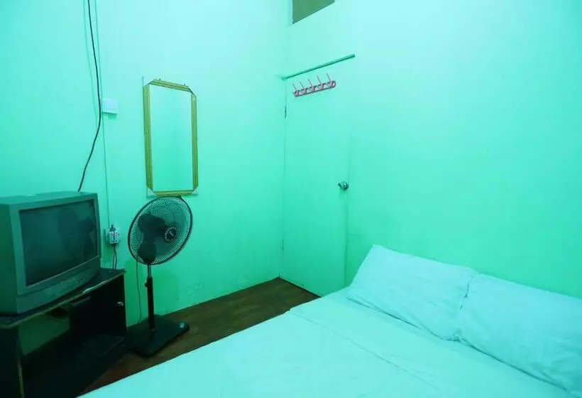 ホテル Spot On 92248 Kurnia Shangrila