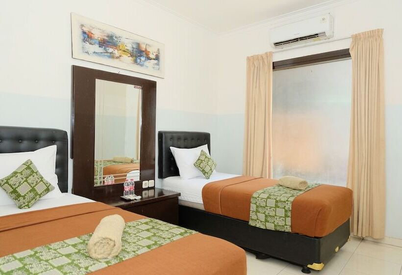 בית מלון כפרי The Kirana Purnama Semarang