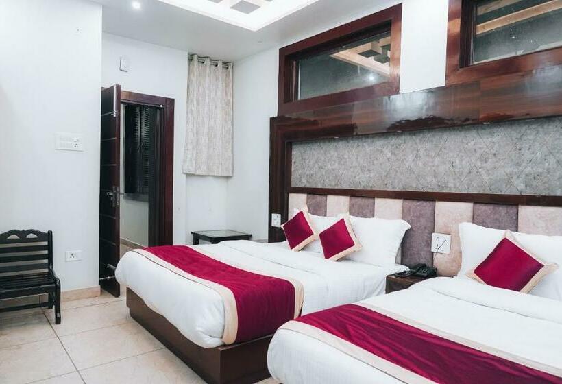 Отель The Vedant