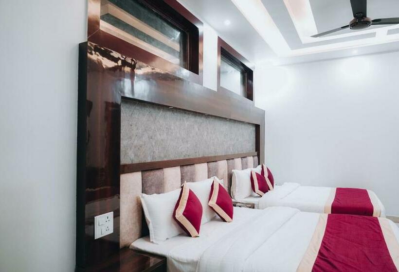 Отель The Vedant