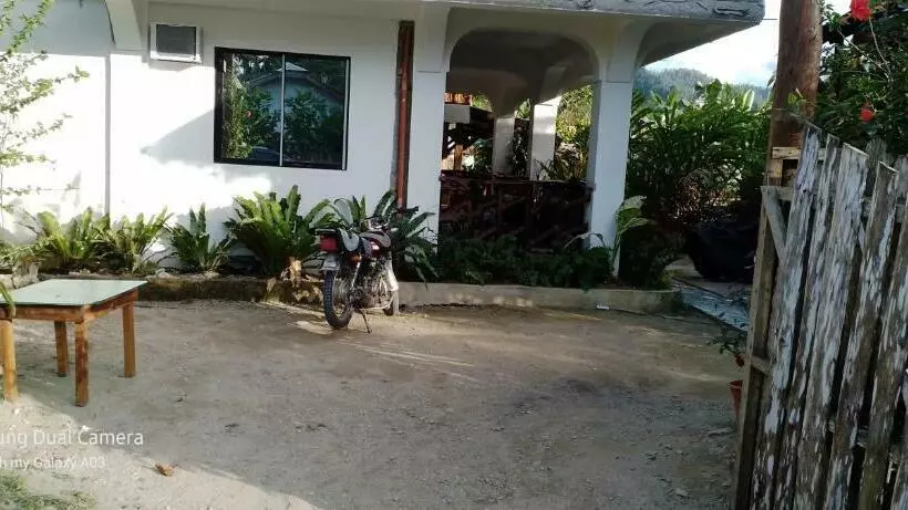 ペンション Dhadas Place