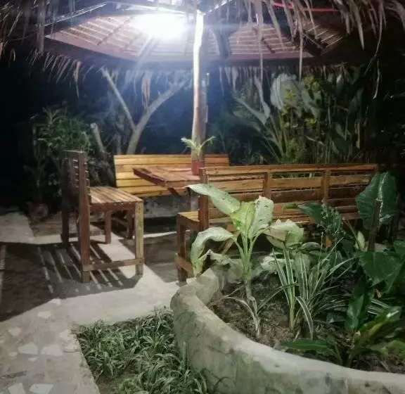 ペンション Dhadas Place