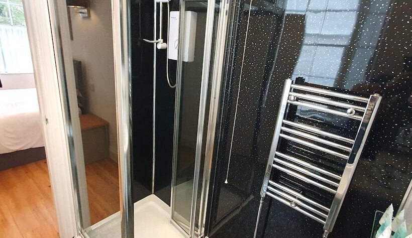 Пансион Midway Guest House