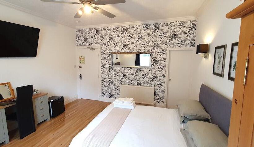 Пансион Midway Guest House