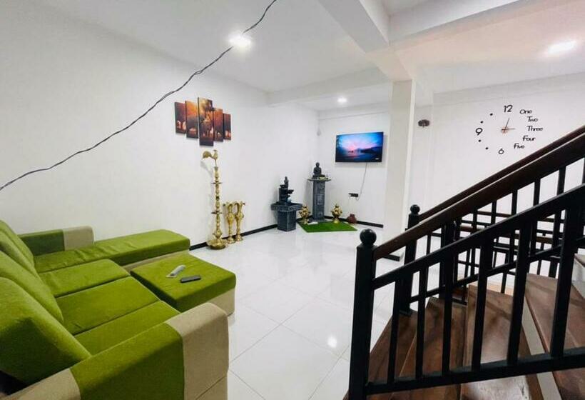 Pension Tea Pick View Ella