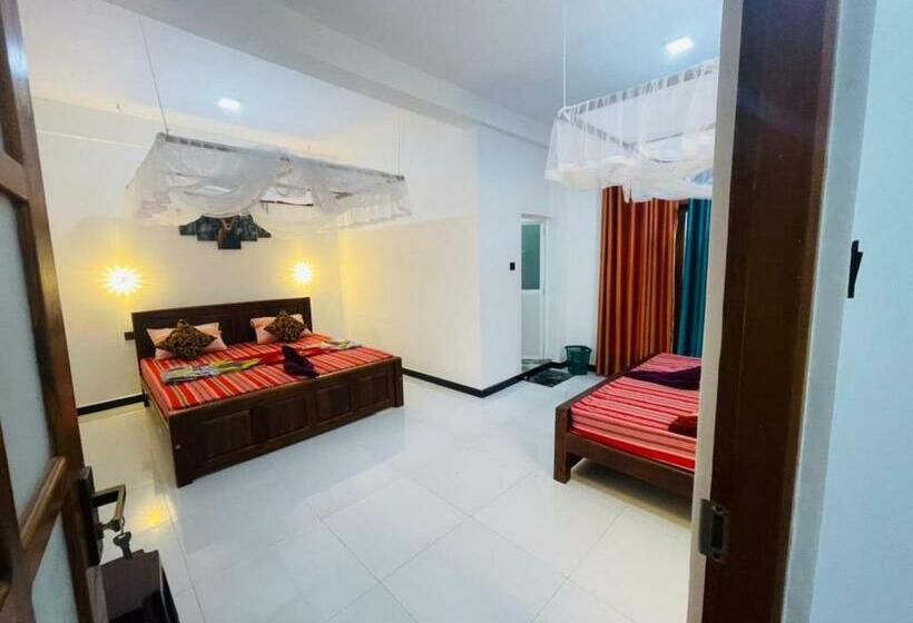 Pension Tea Pick View Ella