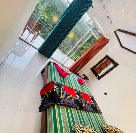 Pension Tea Pick View Ella