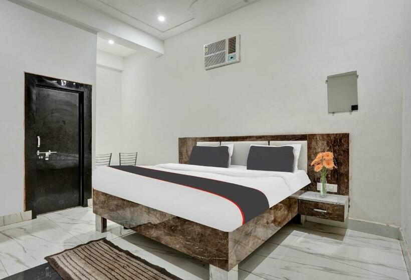 Collection O 80732 Hotel H B Palace Restaurant