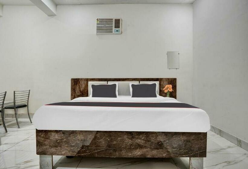 Collection O 80732 Hotel H B Palace Restaurant