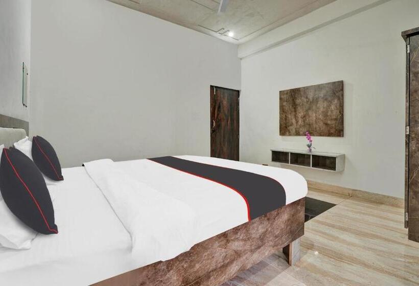 Collection O 80732 Hotel H B Palace Restaurant