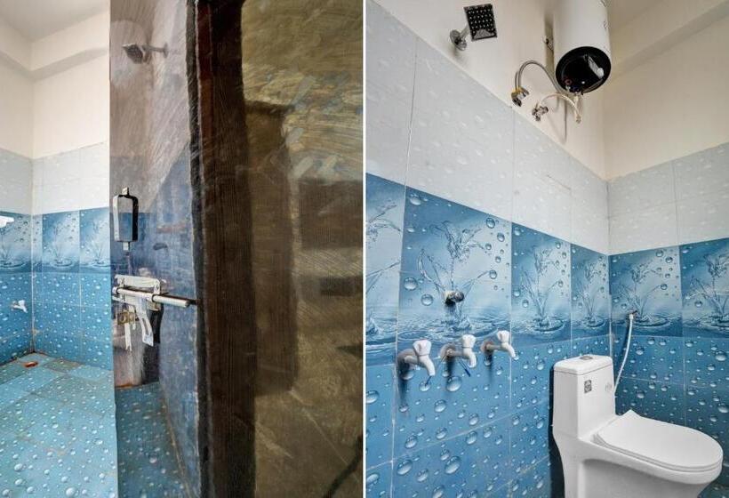 Collection O 80732 Hotel H B Palace Restaurant