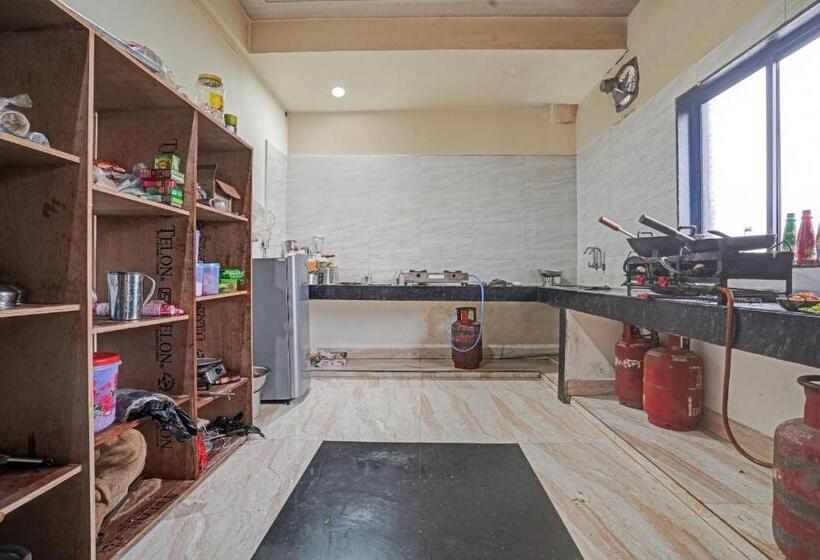 Collection O 80732 Hotel H B Palace Restaurant