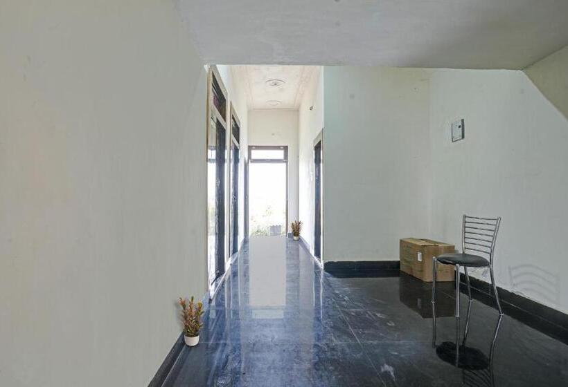 Collection O 80732 Hotel H B Palace Restaurant