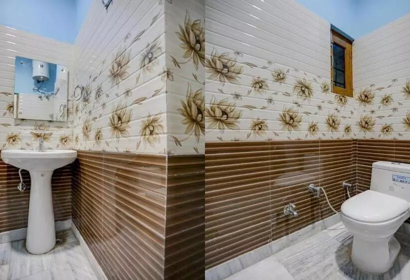 Hotelli Flagship D S Guest House Near Setelite Bus Stand