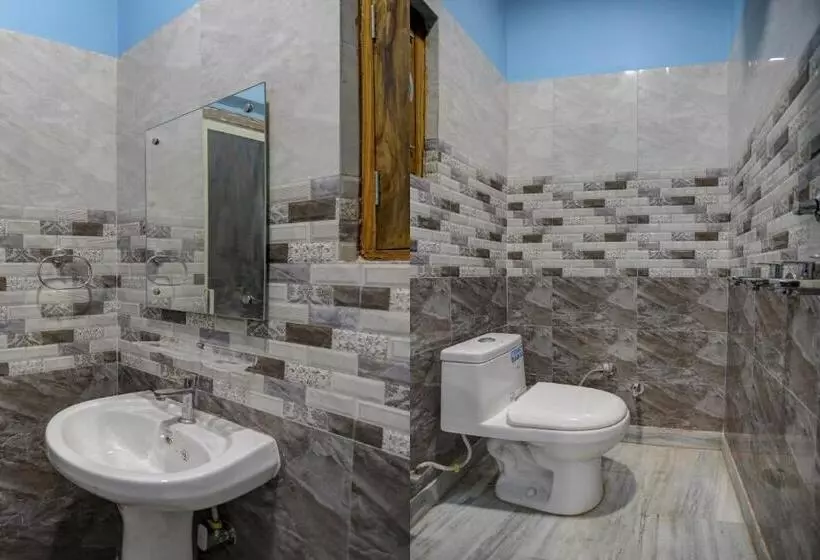 Hotelli Flagship D S Guest House Near Setelite Bus Stand