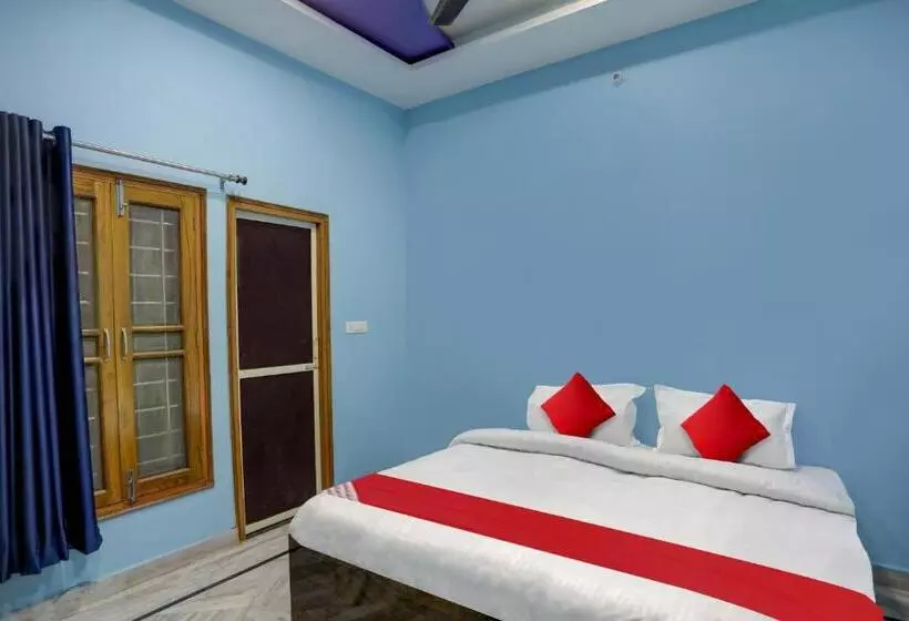 Hotelli Flagship D S Guest House Near Setelite Bus Stand