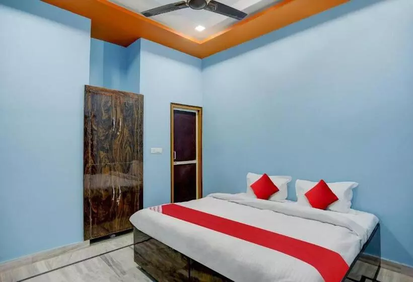 Hotelli Flagship D S Guest House Near Setelite Bus Stand