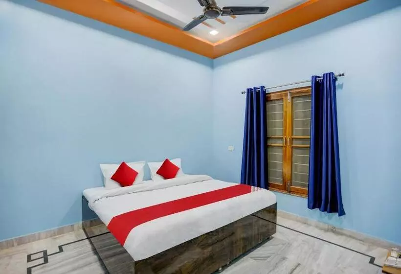 Hotelli Flagship D S Guest House Near Setelite Bus Stand