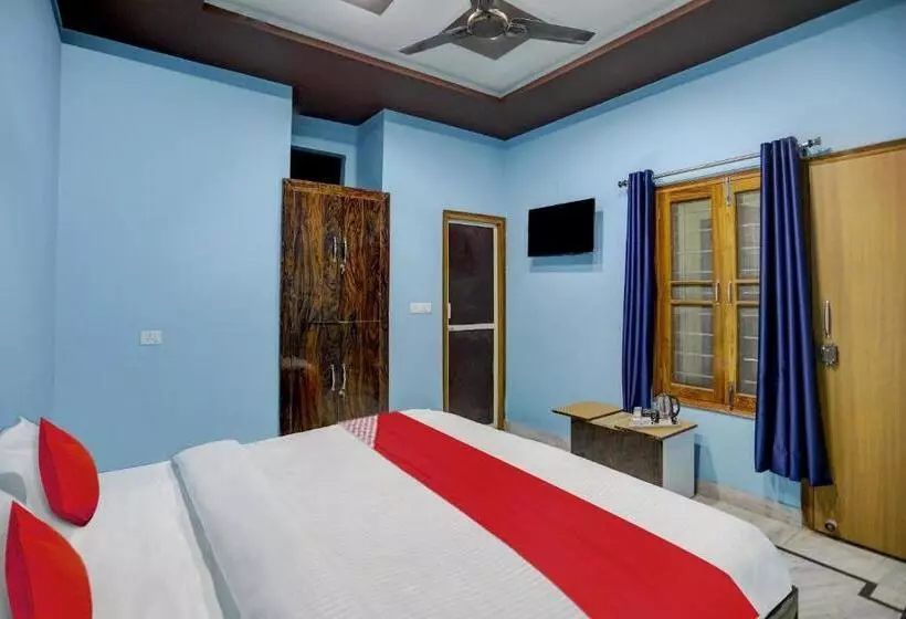 Hotelli Flagship D S Guest House Near Setelite Bus Stand