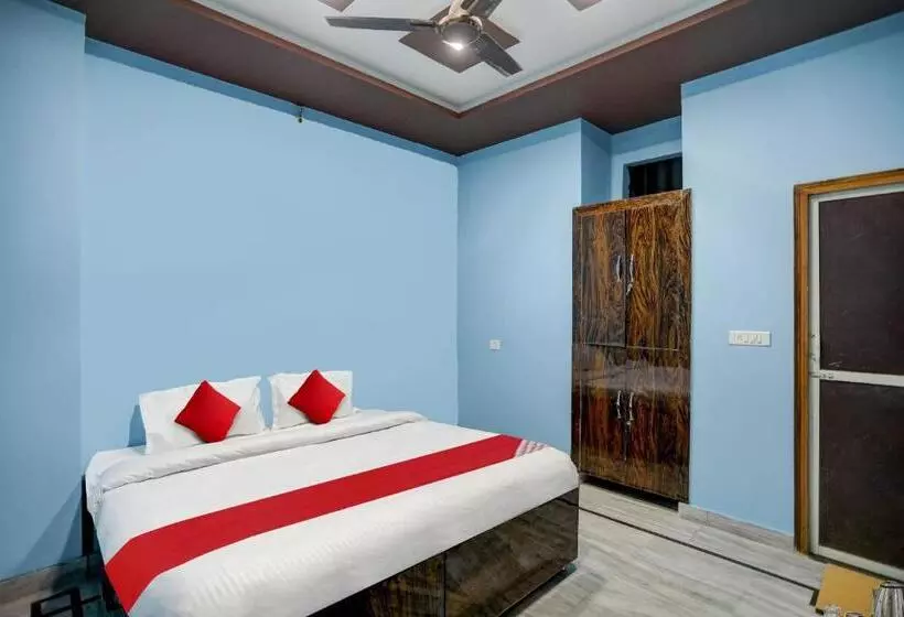 Hotelli Flagship D S Guest House Near Setelite Bus Stand