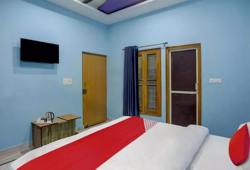 Hotelli Flagship D S Guest House Near Setelite Bus Stand