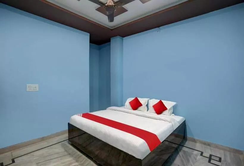 Hotelli Flagship D S Guest House Near Setelite Bus Stand