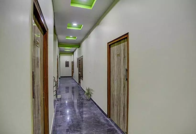 Hotelli Flagship D S Guest House Near Setelite Bus Stand