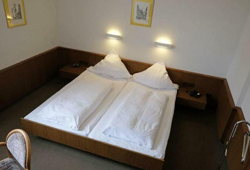 ホテル Lessinghof