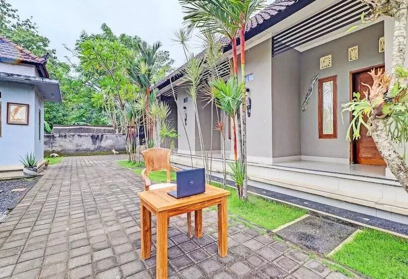 Hotelli Oyo 92203 Tata Guest House