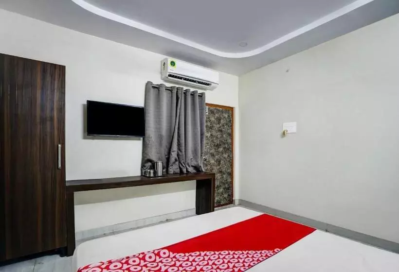 ホテル Oyo Flagship 80698 Vara Residency