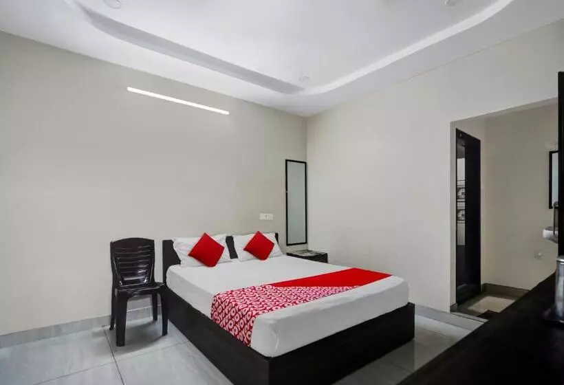 ホテル Oyo Flagship 80698 Vara Residency